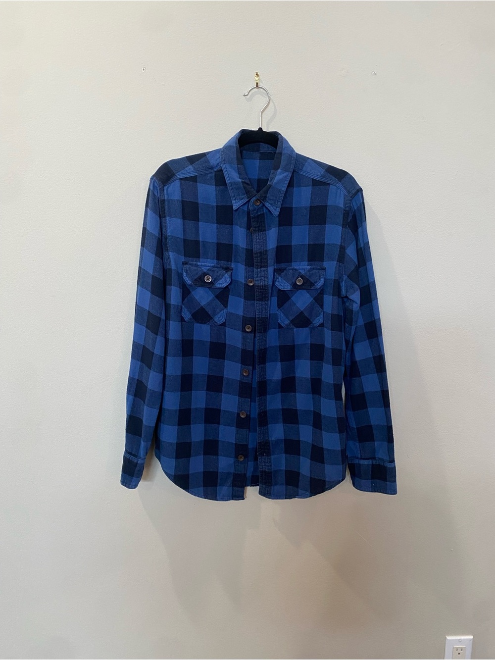 Vintage Men’s Blue and Black Plaid Button-Up Flannel